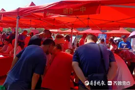 ＠中考生，烟台一中老师6月16日到中招会现场招生答疑图片