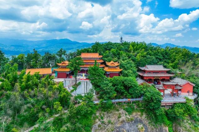 秋冬游资源！雾凇染丹霞，油茶暖红韵，这趟桂北秘境之旅很治愈