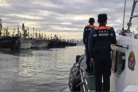 厦门海警局严阵以待，全力抵御台风“康妮”图片