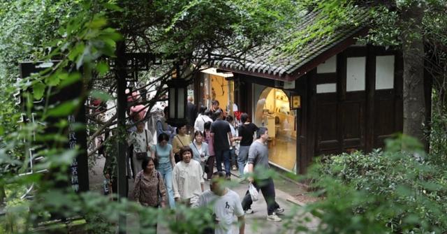 金秋十月去哪儿 万千气象成都行 | “双节”新玩法 来这里沉浸式“入戏”