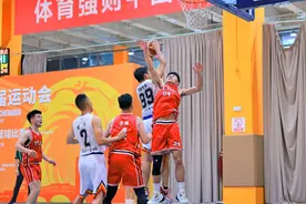 成都市运会篮球项目（群众组）比赛打响图片