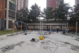 为消除安全隐患，汉阳区快活岭社区建造新电动车停放棚图片