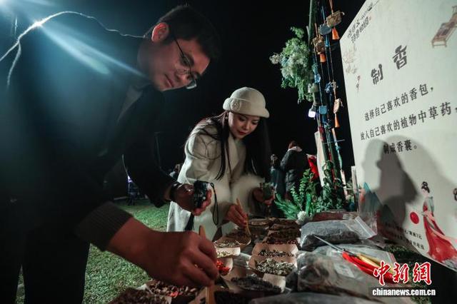 贵州绥阳：诗潮市集助力夜间消费