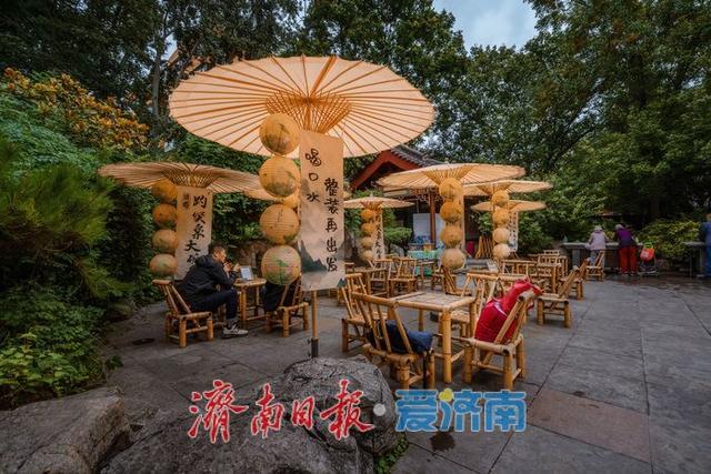 一年四季 泉在济南丨济南趵突泉水位上涨至 29.14 米，“水涌若轮”引游客争相赏泉