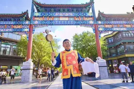 北京中轴线上响起叫卖声图片