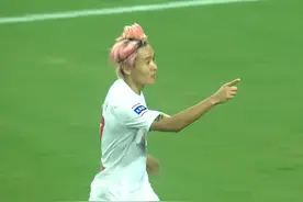 自18年广州以来，成都是中超首支有球员被罚下后进3球的球队图片