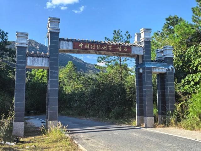 深山里的宝藏古村，藏着“与世隔绝”的慢生活
