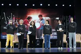 《小小的我》剧组在蓉路演，易烊千玺发出新年祝福图片