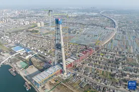 枝江百里洲长江大桥北岸主塔封顶图片