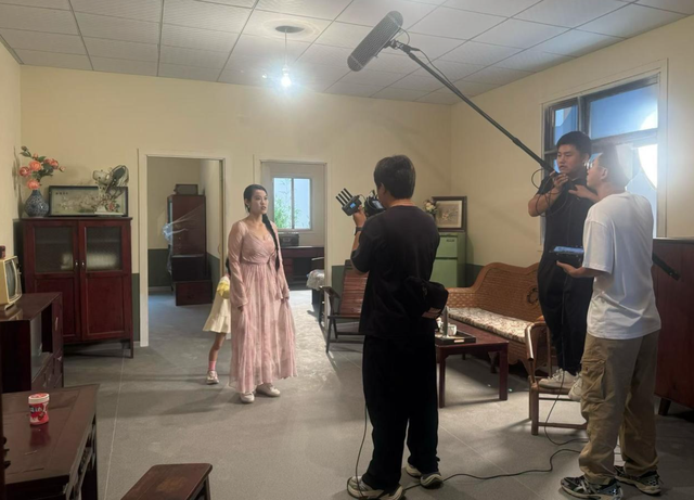 成都“竖店”繁星大片场开业  3万㎡“一站式”片场打造西南短剧新地标