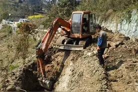 党员干部齐上阵！凯里交通保畅通图片