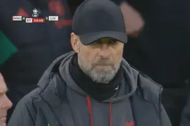 杀人的眼神！曼联绝杀后，看看场边克洛普的表情图片