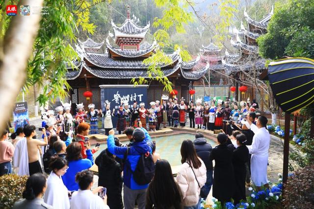 温泉和“村T”组CP？剑河跨界融合暖身又养眼 Jianhe’s Hot Springs and Village T Partner Up and Delights the Eyes