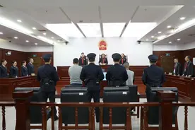 夸大病情给6人手术致5人重伤等，湘雅二医院刘翔峰获刑17年图片
