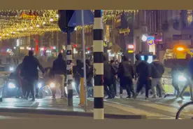 美媒：以球迷在阿姆斯特丹遭袭后，巴黎警方称将在法以足球赛部署4000名警察保障场馆安全图片