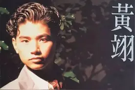 【每日听首粤语歌】黄翊《太阳伞下》“伞里极度浪漫似海水一般暖”图片
