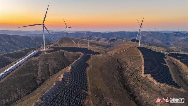晚霞勾勒环县毛井镇“绿电+美景”生态画卷