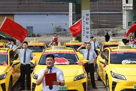 365辆巡游出租车、网约车组建送考车队，持续第26年爱心送考图片