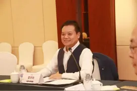 雷学刚新作《在水一方》出版发行图片