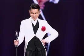 广州万人集体粤语告白！刘德华和歌迷相约“唱到90岁”图片