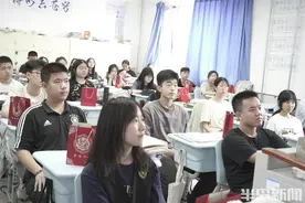 高考观察丨是叮嘱，更是不舍！看，高三学子的最后一课图片