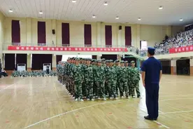 高新区这两所学校高一新生军训高燃闭营图片