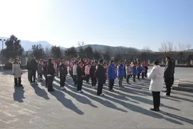 林州东岗镇：冬日暖阳洒在山区孩子脸上图片