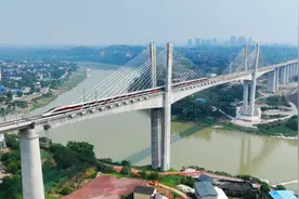 渝昆高铁渝宜段正式开通运营图片