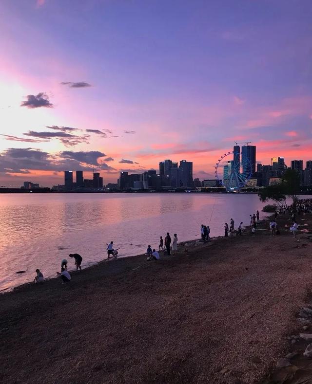 八月的尾声，深圳霞光倾城