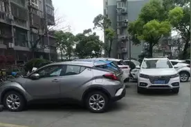 上海中心城区老小区停车难，2000多名业主投票通过了停车新方案图片