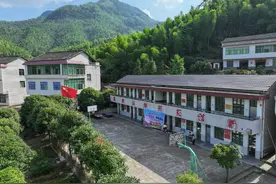 每周二，他都会来图片