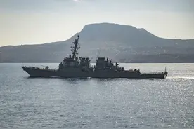 航运巨头纷纷停航，商家担心成本上涨，红海航道危机牵动全球供应链图片