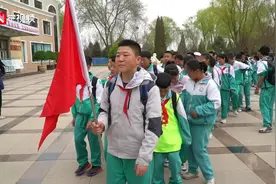 视频｜徒步军魂园祭英烈 上一堂行走的思政课图片