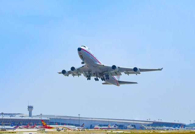 港视角丨速来get宝藏观机打卡地，一起“追飞机”！