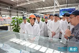 北京石油化工学院党委书记带领学生走进大兴国际氢能示范区开展“大思政课”实践教学图片