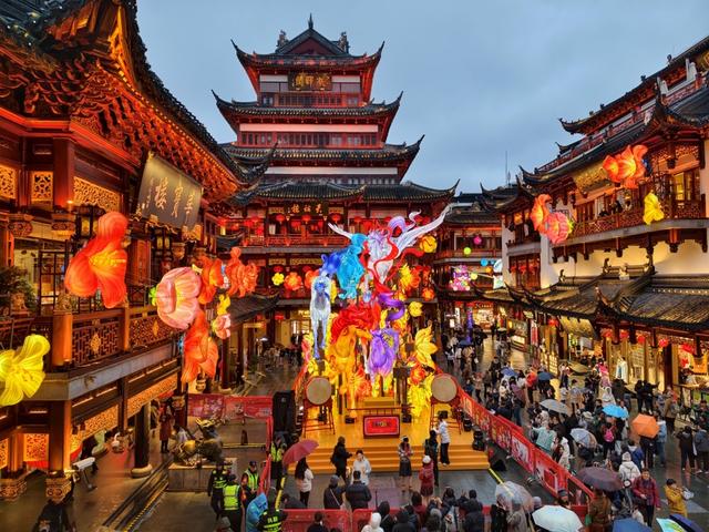 震撼亮灯！豫园灯会36天超长待机演绎魔都古今未来