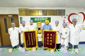 “‘重生’一年后，她回来看我们了”图片