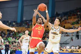 浙江广厦男篮双杀辽宁男篮，现场还来了位熟悉的“神秘嘉宾”图片