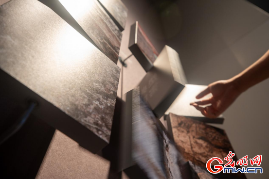 组图｜这家博物馆，用3D Mapping把古墓壁画“请出来”