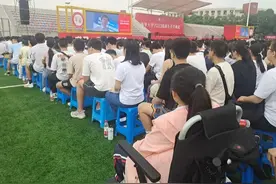 “轮椅女孩”圆梦大学，在爱中开启大学生活图片