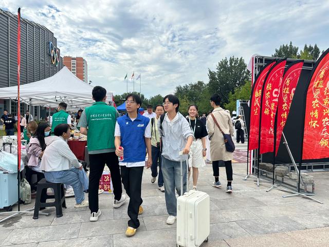 中国农业大学1万余名新生报到，“看家”成果成见面礼