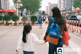 人间丨9年后，写“世界这么大，我想去看看”辞职信的女教师从成都回到郑州老家，这次是为了母亲图片