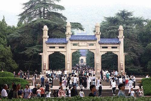 国庆黄金周首日  中山陵迎来客流高峰