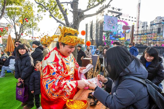 飞天鳌鱼“游”进武汉欢乐谷，还有新设备首发