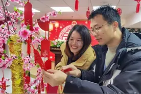 猜灯谜、写婚书，这里领证的新人仪式感拉满！图片