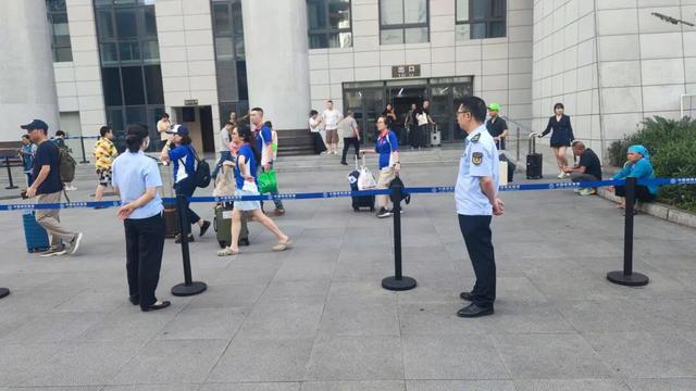越南国庆节小长假河口口岸入境游火爆