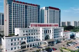 干冰爆炸玻璃刺入男孩面部 济南市第三人民医院多学科会诊与死神赛跑图片