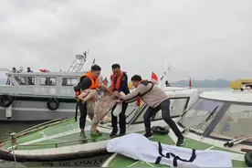 12分钟到达救援现场！汕头海事局快速反应救援落水群众图片