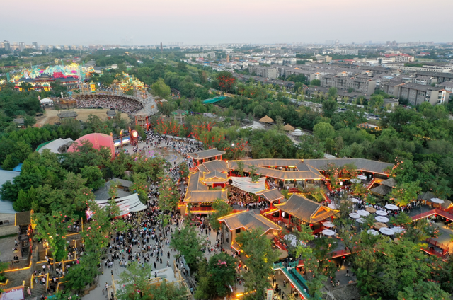 “来开封不是看风景，是真的走进了另一个世界”