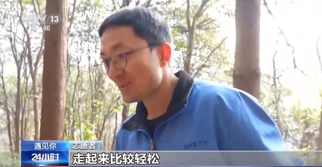 遇见你丨90后女孩坚持三年爬山捡垃圾 身披“塑料瓶铠甲”走路带风